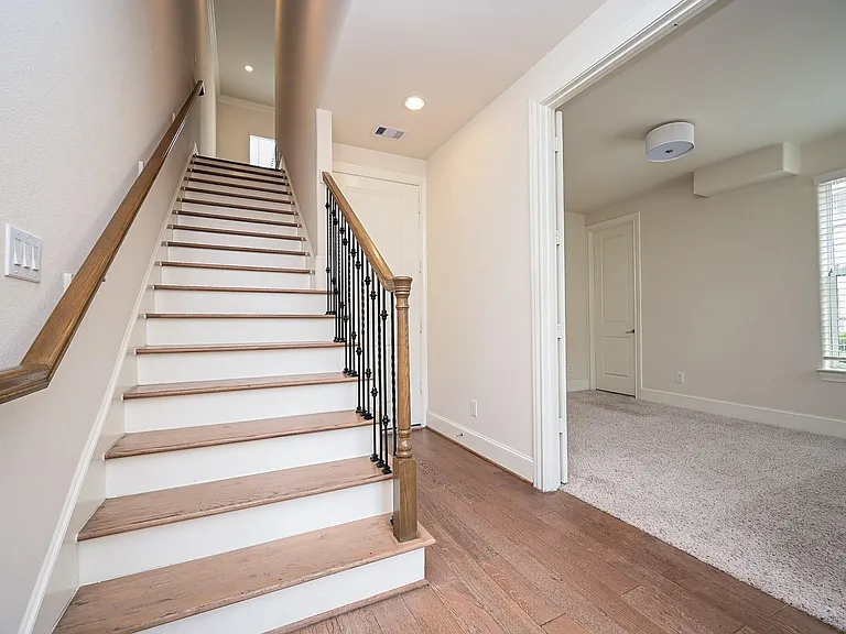 9546 London Bridge Sta — Photo 11