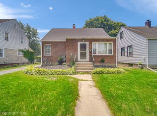 658 1st St, Crete, IL 60417