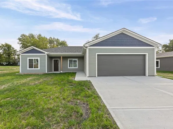 915 5th Street Ter, Osawatomie, KS 66064