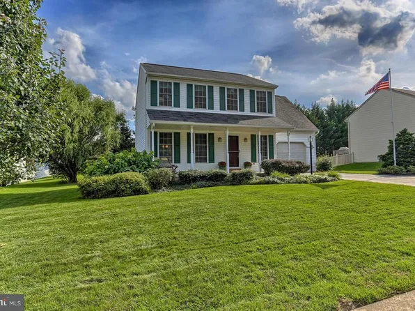 132 Meadow Hill Dr, York, PA 17402