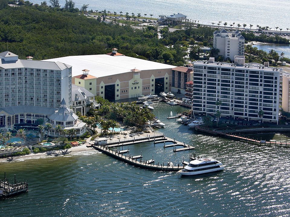Sanibel Harbour Yacht Club