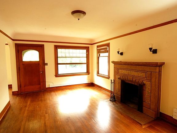 5th image of 4761 35th Ave NE
