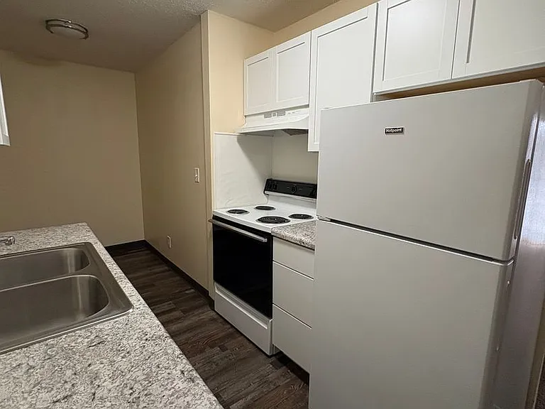 Wedgewood Apartments — Photo 7