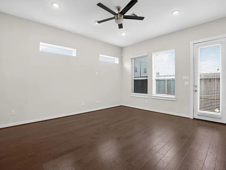 619 Thornton Oaks Ln — Photo 3