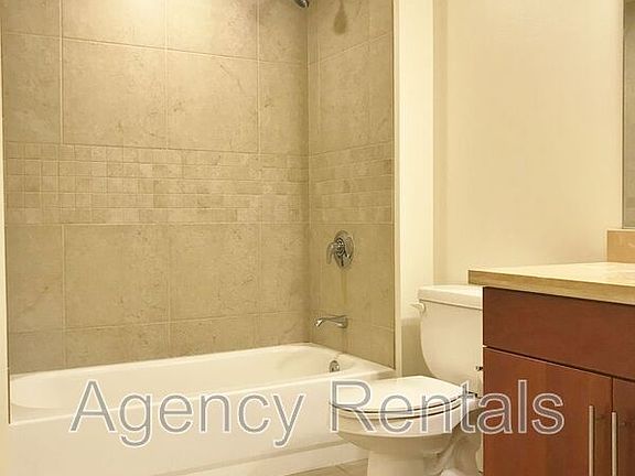2nd image of 600 Queen St APT 1404
