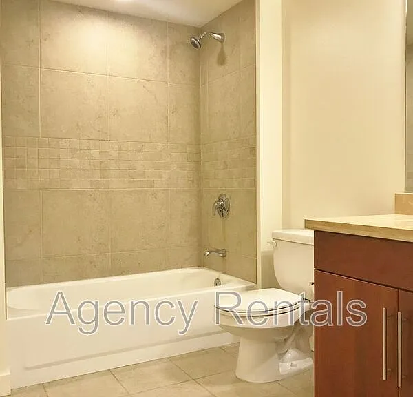 600 Queen St #1404 — Photo 2