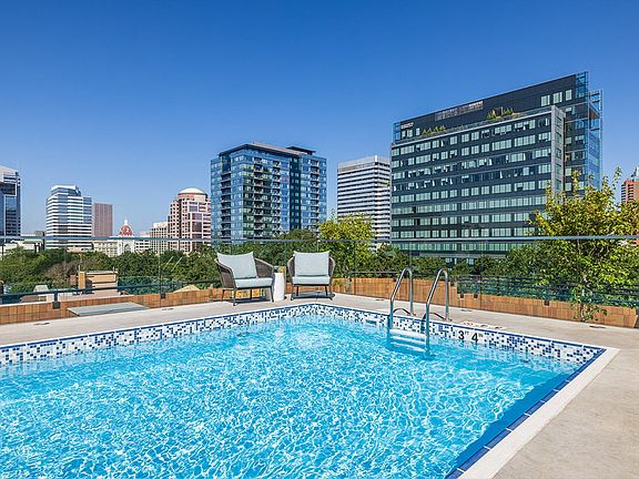 2nd image of 1525 SW Park Ave #3287315