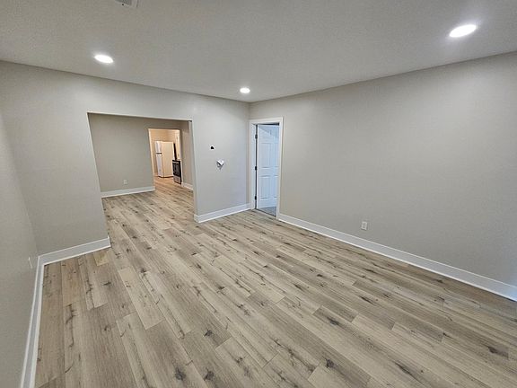 2nd image of 526 N Washington St #2