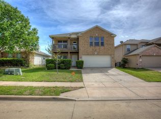 1057 Castle Top Dr, Fort Worth, TX 76114