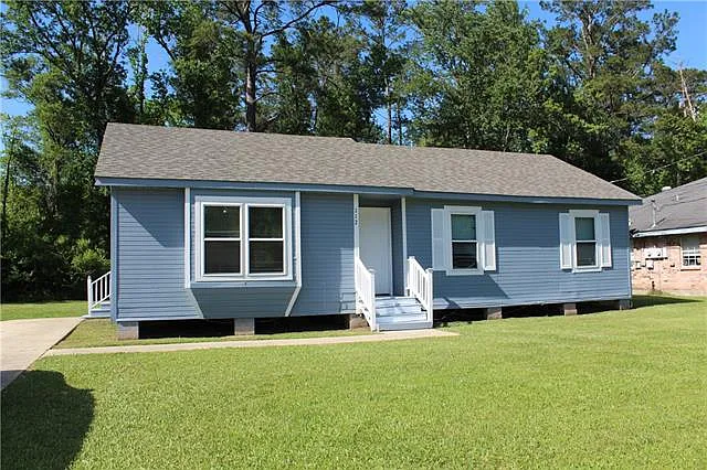3 bed, 1.0 bath, 1133 sqft, $1,300 — Photo 2