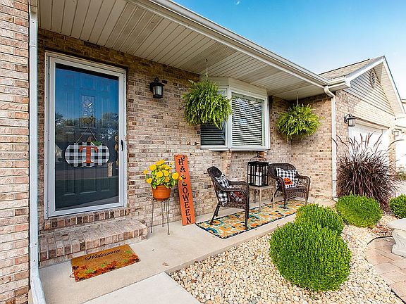 2nd image of 32 Cheryl Dr