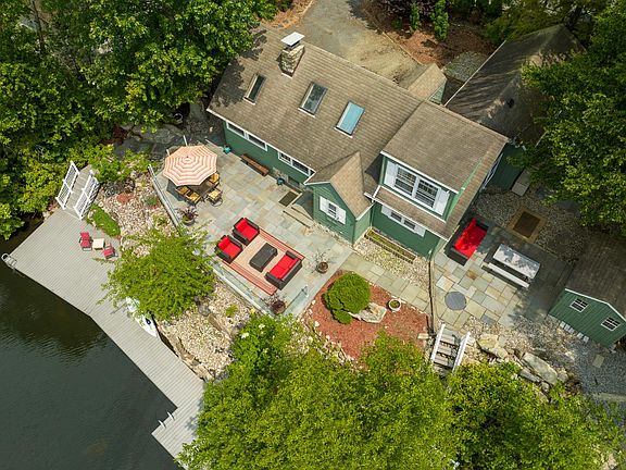 4th image of 1027 Lakeside Dr E