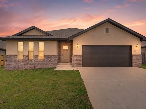 2040 Periwinkle Pl, Centerton, AR 72719
