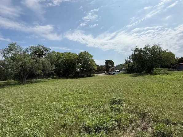 1007 S Washington St, Beeville, TX 78102