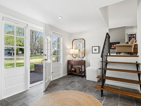 3rd image of 89 Lyons Pl
