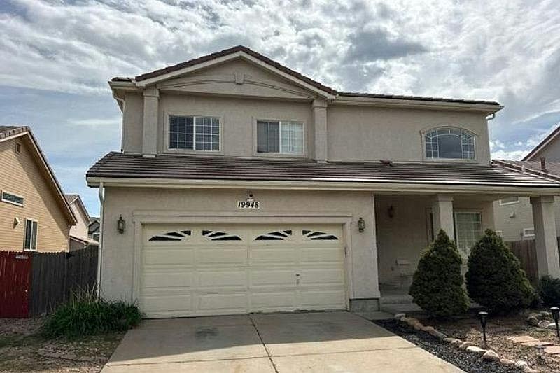 1st image of 19948 E 40th Pl