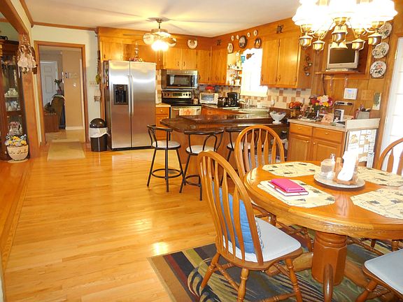 2nd image of 219 Humphrey Dr