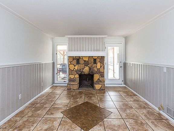 3rd image of 9907 Dupont Dr