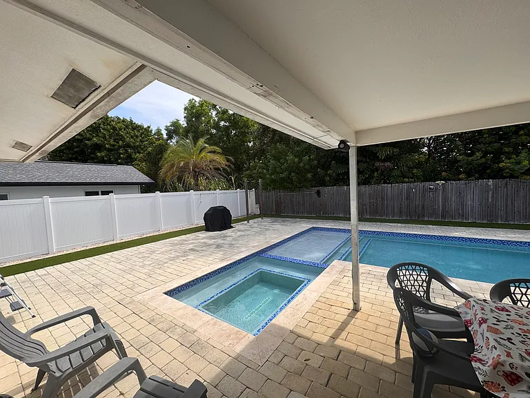 616 E Conference Dr — Photo 4