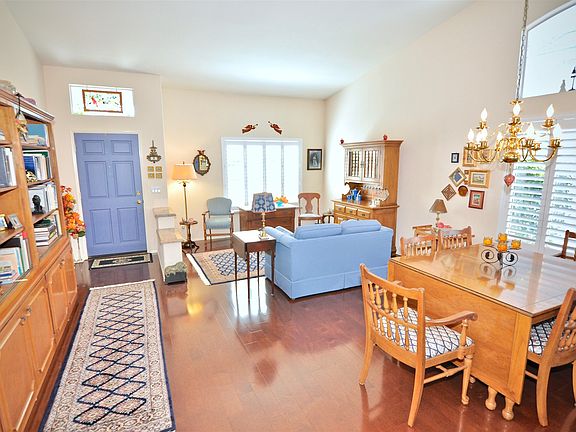 3rd image of 825 Applewilde Dr