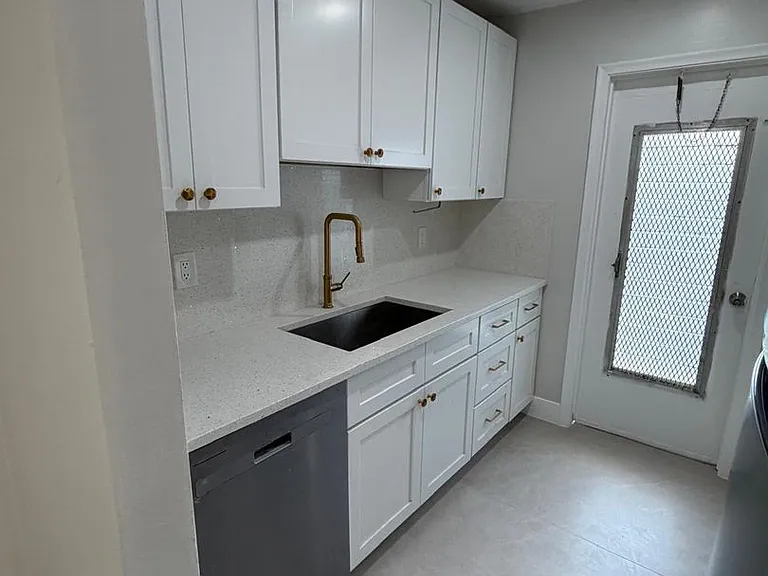 2418 Polk St — Photo 4