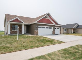 2101 Elk Run Dr SE, Pine Island, MN 55963