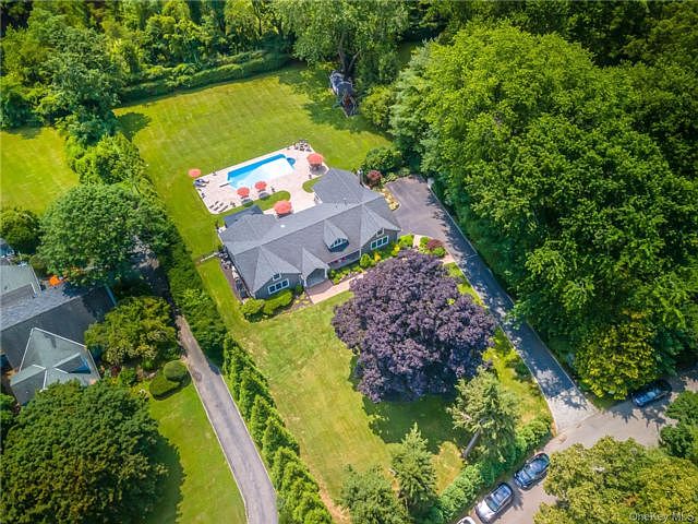 1st image of 29 Fox Hollow Ln