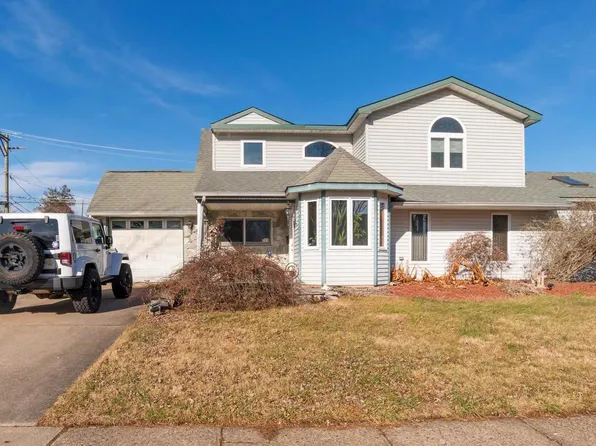 55 Hollow Rd, Levittown, PA 19056