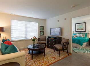 1 Gatehouse Dr #2B-2BA-925SQFT, Medfield, MA 02052