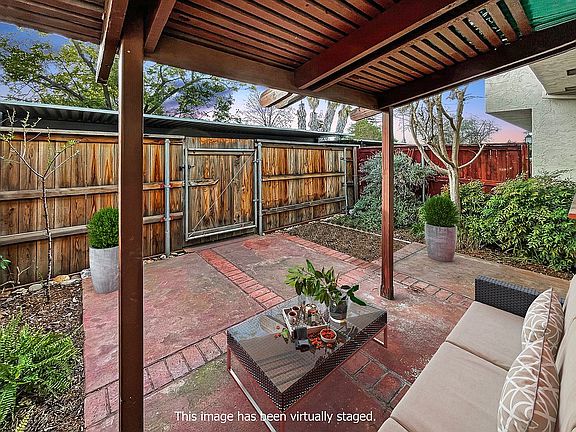 3rd image of 3913 Oak Villa Cir