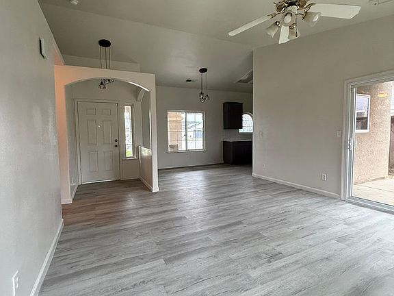 3rd image of 413 Wawona Ct