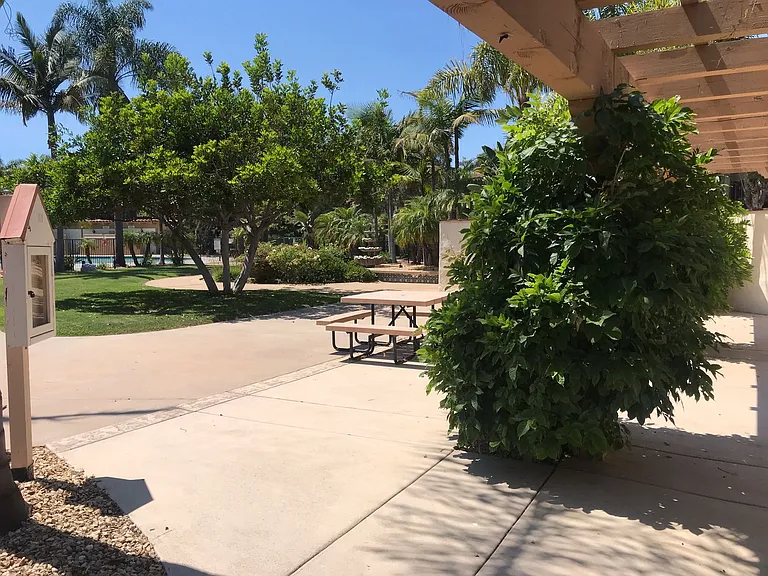 4213 Loma Riviera Ln — Photo 25