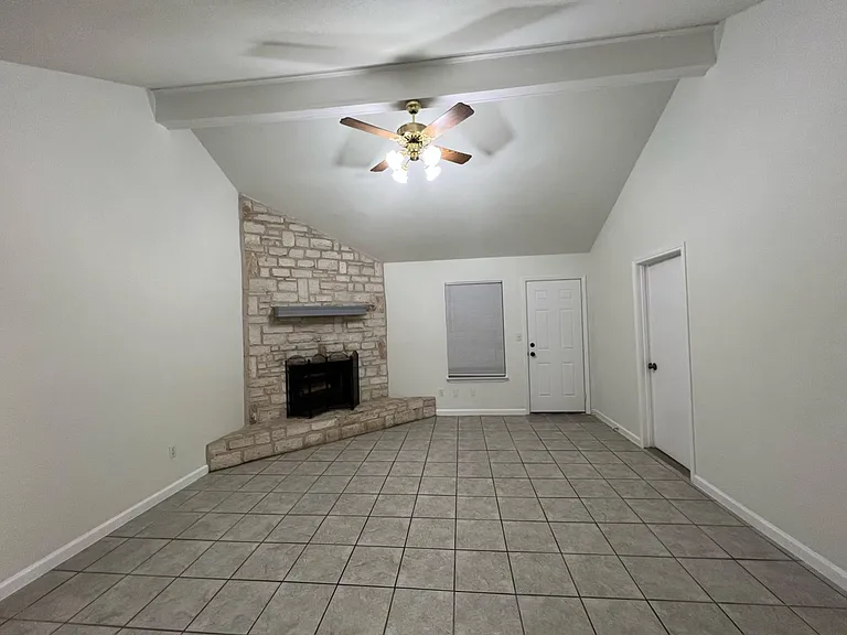 527 Parkdale Dr — Photo 6