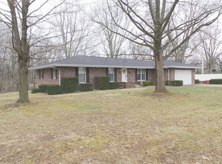 2009 Douglas St, Charleston, IL 61920