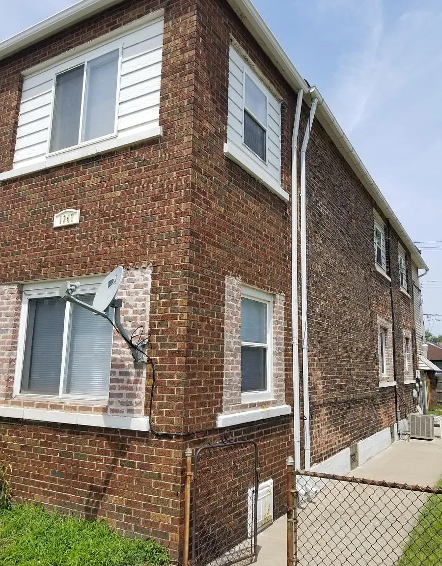 3 bed, 1000 sqft, $1,500 — Photo 1