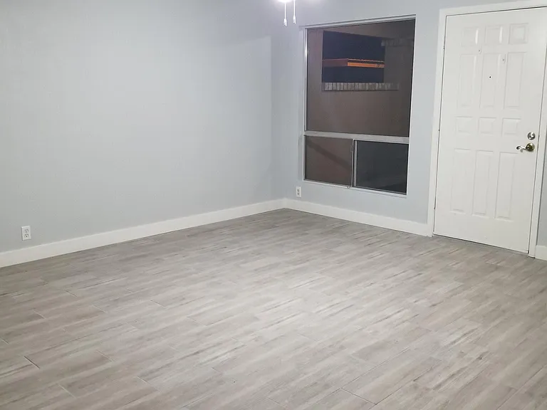 409 W Yukon Dr #8 — Photo 3