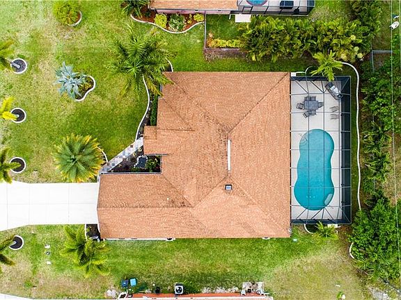 3rd image of 2709 SW 11th Pl