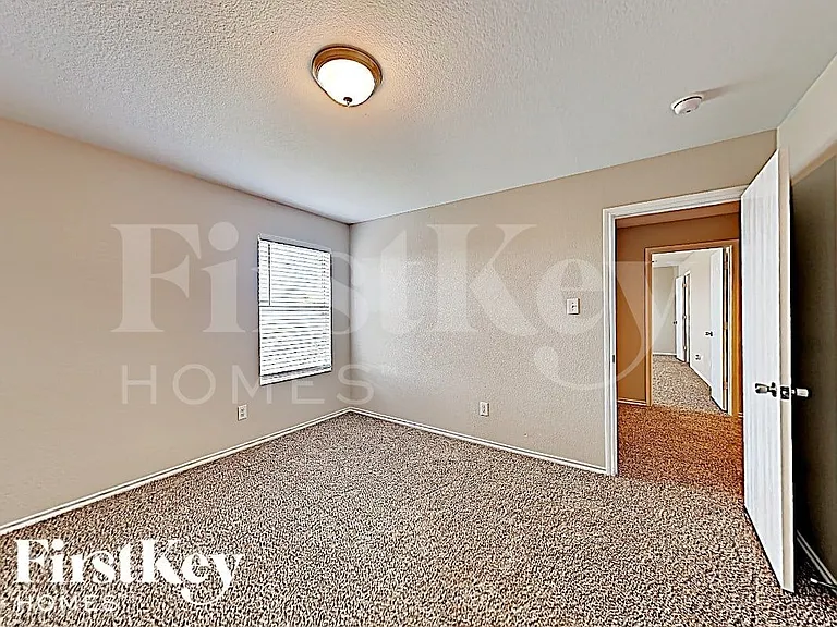 2801 Spencer Cir — Photo 12
