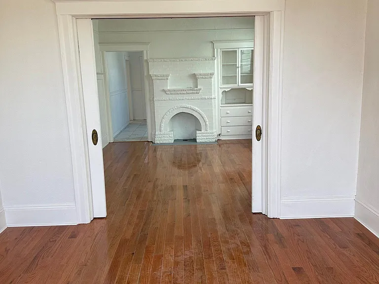 1833 Linden St — Photo 3