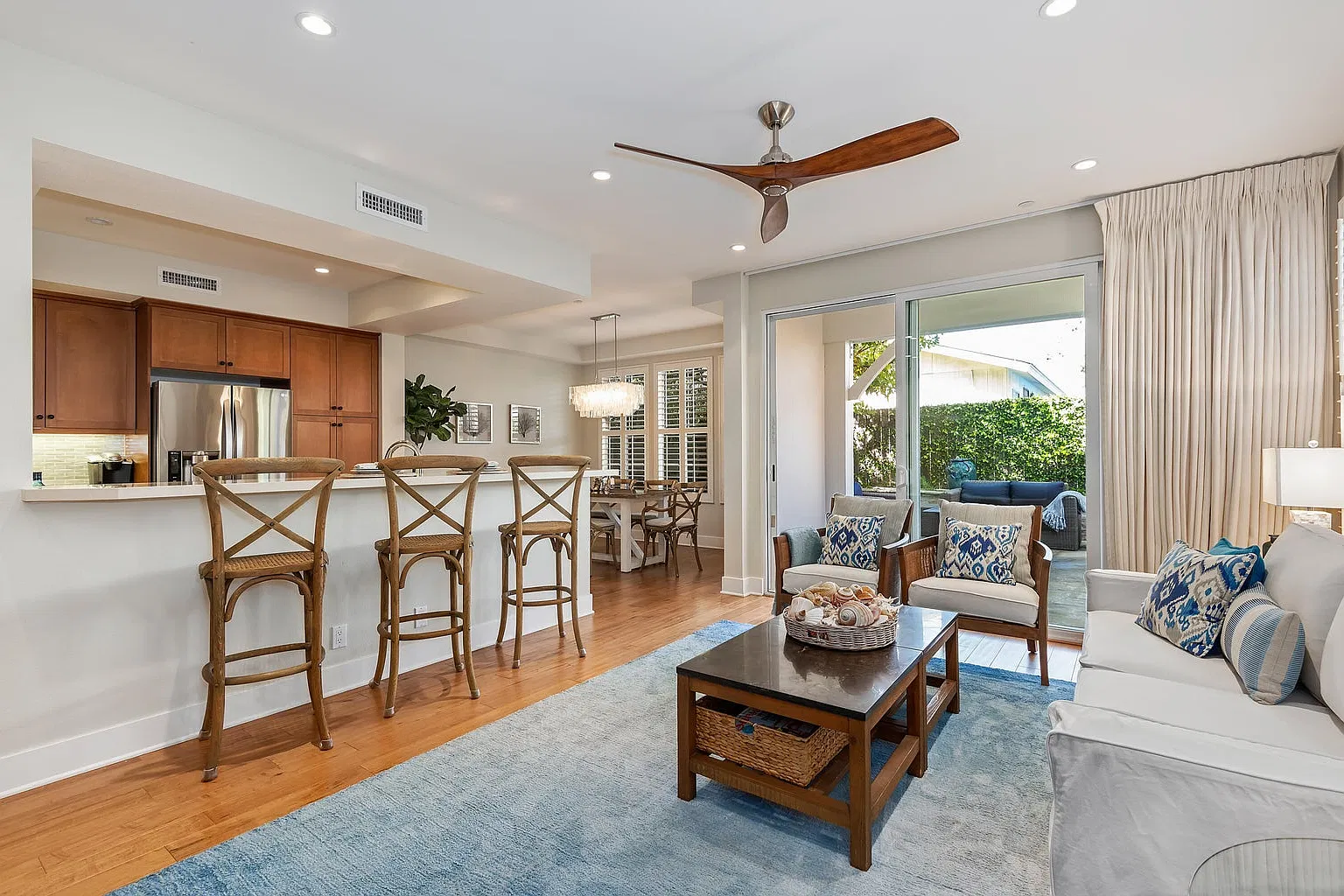 3 bed, 2.5 bath, 1733 sqft, $6,250 — Photo 3