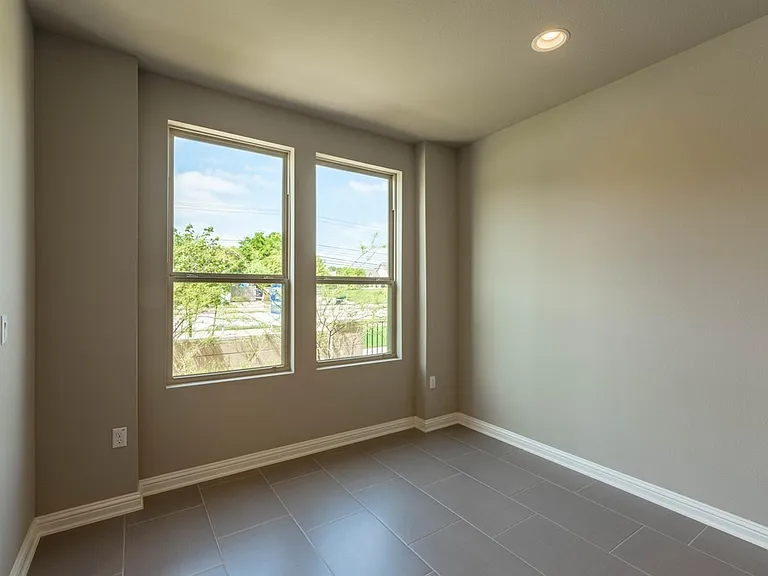 6814 E Riverside Dr #106-1-1 — Photo 3