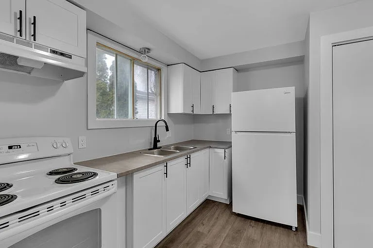 224 McLellan Ct #1 — Photo 7