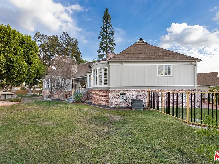 915 Edie Dr — Photo 8