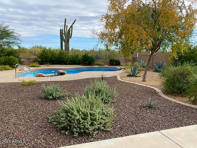 3 bed, 2.0 bath, 2003 sqft, $3,275 — Photo 4