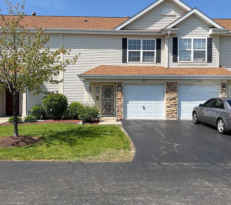1st image of 1695 W Chrysler Dr