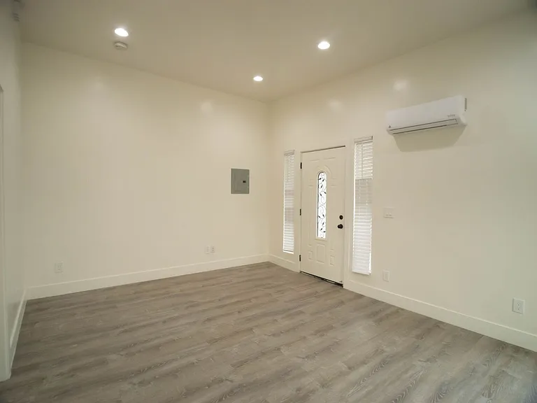The Plaza House — Photo 3