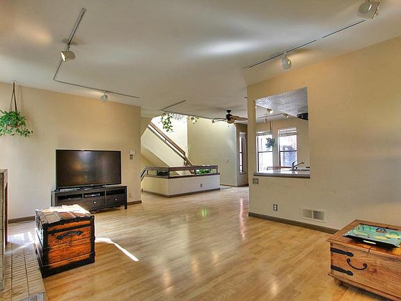 4th image of 10900 Lucky Oak Ct