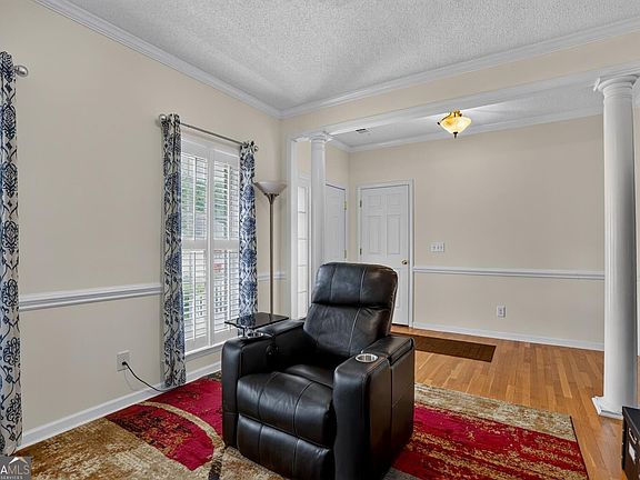 4th image of 527 Sugarloaf Dr