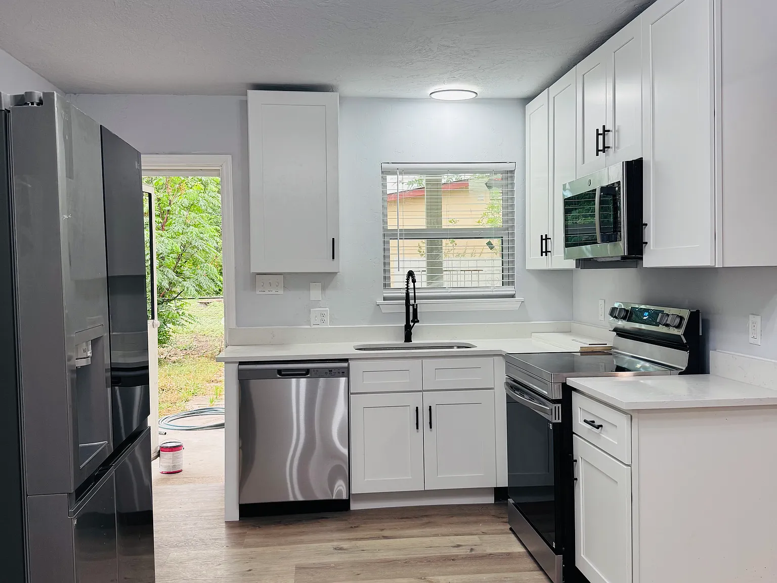 3 bed, 1054 sqft, $1,545 — Photo 1