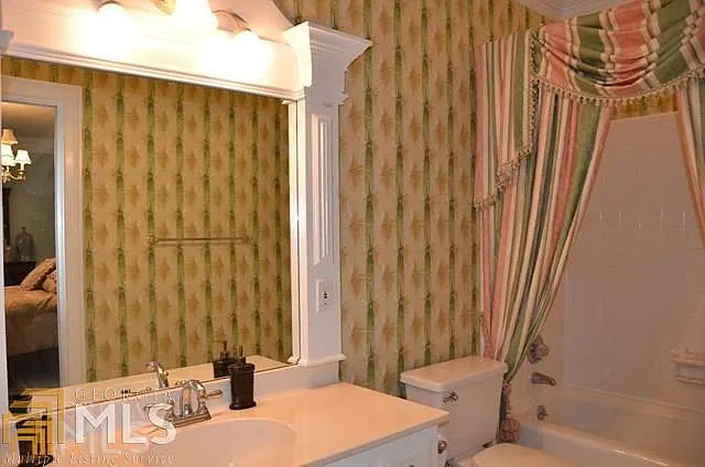 105 Saint Andrews Sq — Photo 19